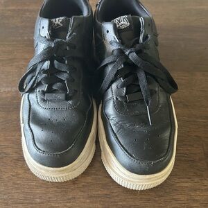 Nike Women’s Black and White Sneakers